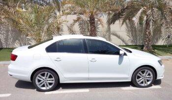 
									Volkswagen Jetta GCC 2017 Model 2.0 Top of The Range Specs With Leather Seats And Sunroof full								