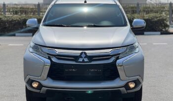 
									2017 Mitsubishi Montero full								