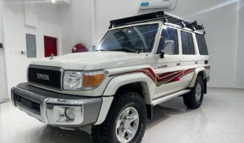 
									Toyota Land Cruiser 76 Series 2016 full								