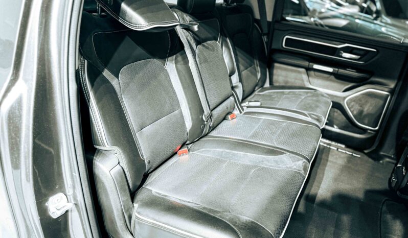 
								2020 Dodge RAM Laramie Edition 5.7L V8 Top Range // EMI Starting from 2000 AED full									