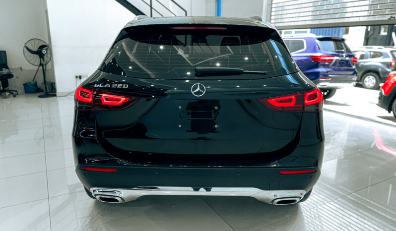 
								2022 Mercedes-Benz GLA 220 2.0L V4 // EMI Starting from 1,800 AED full									