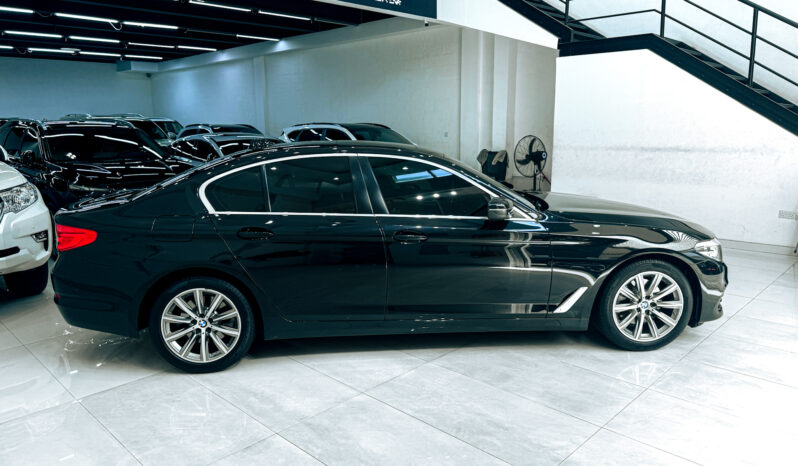 
								2019 BMW 520i Exclusive 2.0Twin Turbo V4 // EMI Starting from 1,470 AED full									