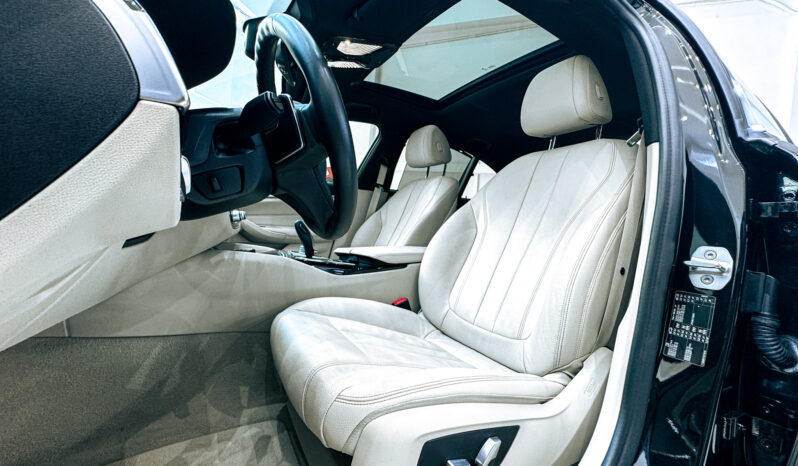 
								2019 BMW 520i Exclusive 2.0Twin Turbo V4 // EMI Starting from 1,470 AED full									