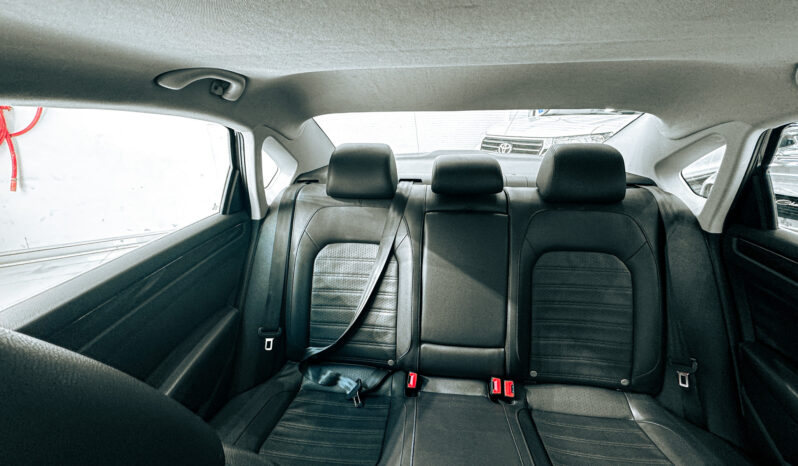 
								2015 Volkswagen Passat 2.5L V4 SEL // EMI Starting from 1,070 AED full									