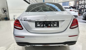 
									2017 Mercedes-Benz E300 2.0L V4 // *FREE*: 3rd Party Insurance; Registration; Tinting; Salik Tag // EMI starting from 2,590 AED (48 Months) full								