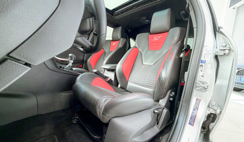 
								2017 Ford Focus ST 2.0L V4 // *FREE*: 3rd Party Insurance; Registration; Tinting; Salik Tag // EMI 1,400 AED // 48 Months full									