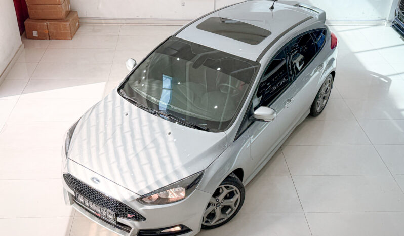 
								2017 Ford Focus ST 2.0L V4 // *FREE*: 3rd Party Insurance; Registration; Tinting; Salik Tag // EMI 1,400 AED // 48 Months full									