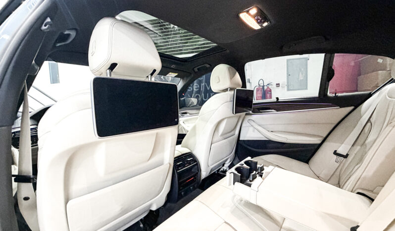 
								AED 2,370 // 20%DP // 2018 BMW 520i M Sport // *FREE*: Insurance; Registration; Tinting; Salik Tag // 48 Months full									