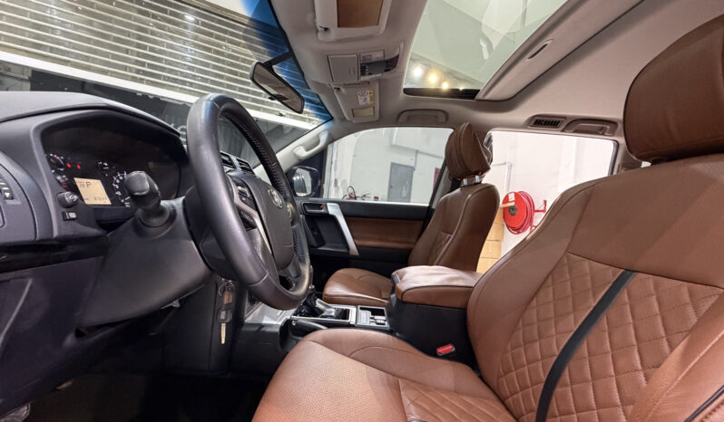 
								AED 2,300 // 20%DP // 48 months // 2018 Toyota Prado VXR 2.7L V4 full									