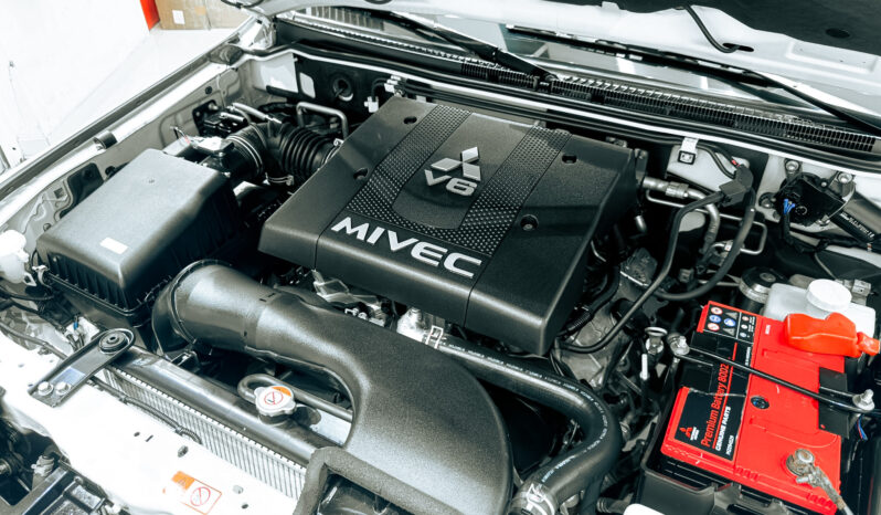 
								AED 1,300 // 20%DP // 2020 Mitsubishi Pajero Signature Edition 3.8L V6 full									