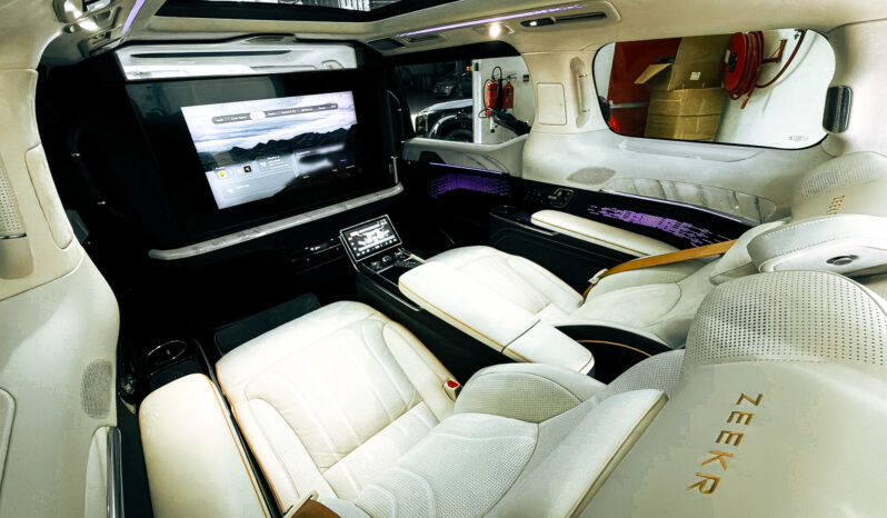 
								AED 5,200 // 20% DP // 2024 Zeekr 009 Grand Ultra Luxury 4-seater MPV Electric. full									