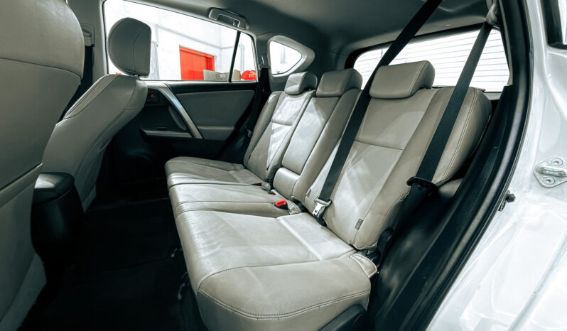 
								2015 Toyota Rav 4 VXR 2.5L V4 // Cash/ Credit Card full									