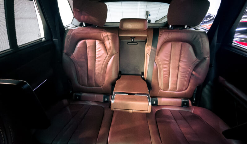 
								2020 BMW X5 xDrive40i M Sport 3.0L V6 // EMI starting from 3,035 AED full									
