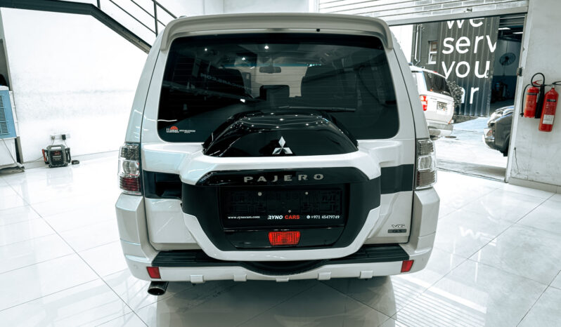 
								2017 Mitsubishi Pajero GLS Top Line 3.5L V6 // EMI Starts from 1,600 AED full									