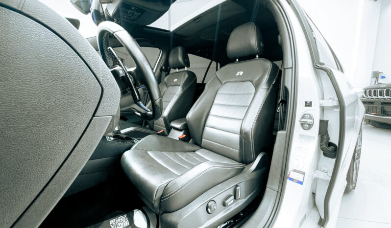 
								2016 Volkswagen Golf R-Line 2.0T V4 // EMI starting from 2,950 AED full									