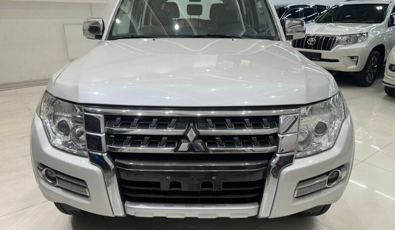 
								2017 Mitsubishi Pajero GLS 3.5L V6 with Sunroof 4WD // EMI Starts from 1,750 AED // 36 Months full									