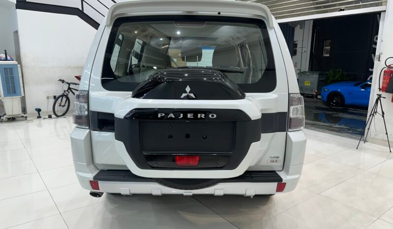 
								2017 Mitsubishi Pajero GLS 3.5L V6 with Sunroof 4WD // EMI Starts from 1,750 AED // 36 Months full									