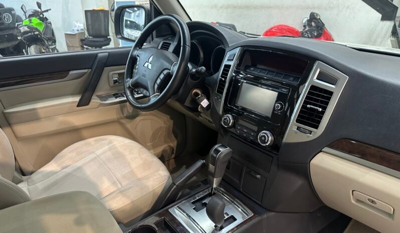 
								2017 Mitsubishi Pajero GLS 3.5L V6 with Sunroof 4WD // EMI Starts from 1,750 AED // 36 Months full									