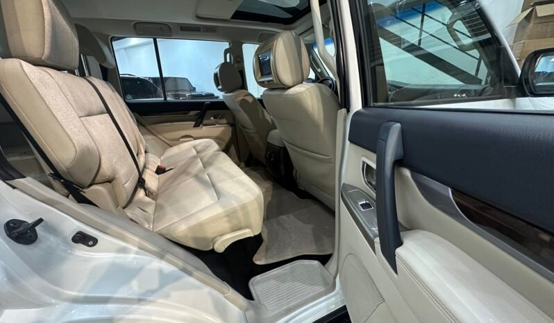 
								2017 Mitsubishi Pajero GLS 3.5L V6 with Sunroof 4WD // EMI Starts from 1,750 AED // 36 Months full									